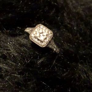 10k White Gold  Engagement Ring